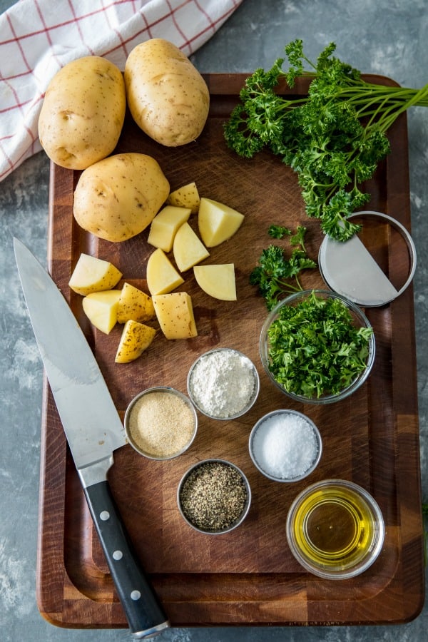 Oven Roasted Garlic Potatoes - crispy on the outside and fluffy inside. The garlic and spices add delicious savory flavor with every bite.#mustlovehomecooking #ovenpotatoes