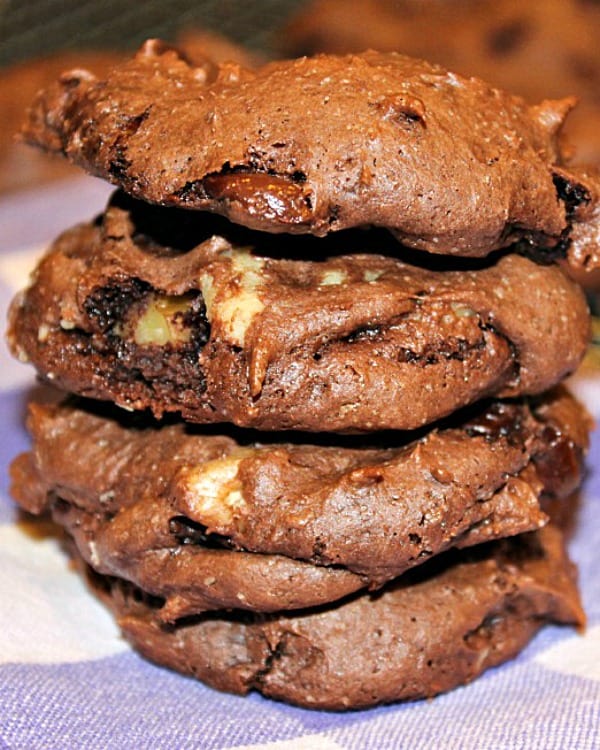 Double Chocolate Walnut Cookies are delicious fudgy cake mix cookies, chock full of chocolate chips and walnuts. Easiest one bowl recipe! #mustlovehomecooking