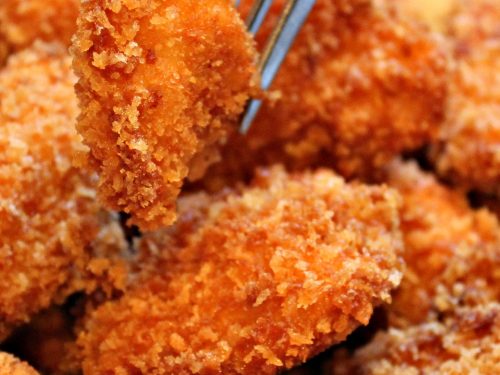 Amazingly moist and crunchy chicken bites served with a sweet buffalo chili dipping sauce - the perfect entree or party appetizer.
