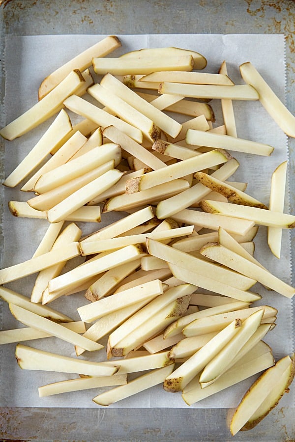 Crispy Garlic Matchstick Fries are amazingly crisp and flavorful oven baked fries seasoned with garlic.. #mustlovehomecooking #frenchfries #potatoes