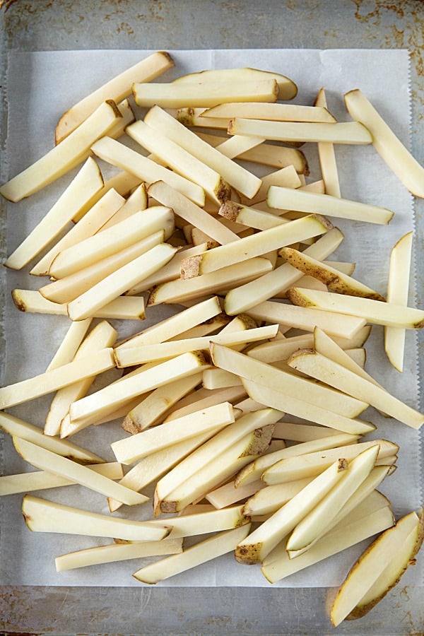 Crispy Garlic Matchstick Fries are amazingly crisp and flavorful oven baked fries seasoned with garlic.. #mustlovehomecooking #frenchfries #potatoes