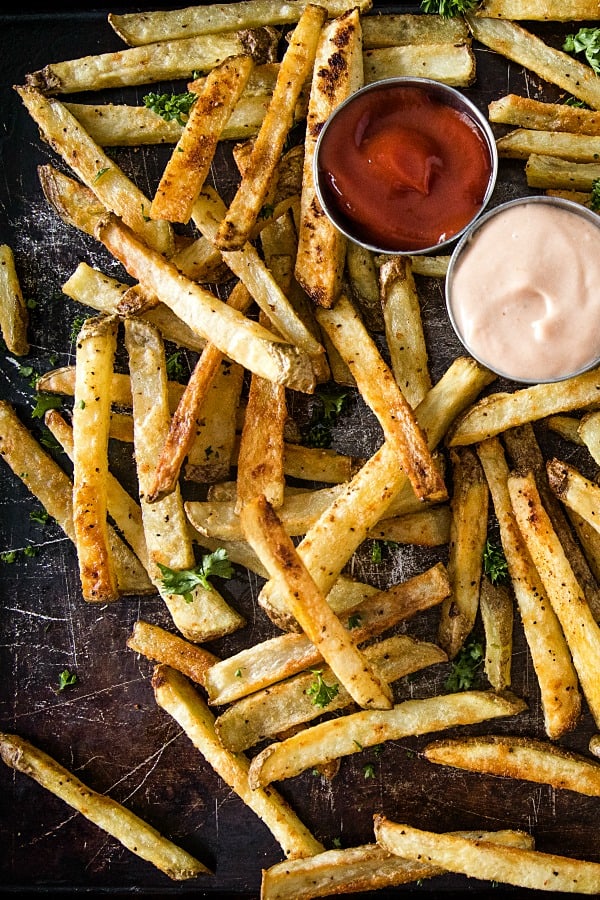 Crispy Garlic Matchstick Fries are amazingly crisp and flavorful oven baked fries seasoned with garlic.. #mustlovehomecooking #frenchfries #potatoes