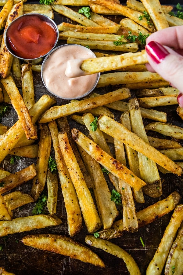 Crispy Garlic Matchstick Fries are amazingly crisp and flavorful oven baked fries seasoned with garlic.. #mustlovehomecooking #frenchfries #potatoes