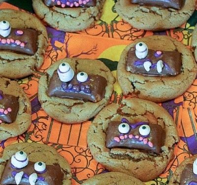 Butterfinger Ghoul Cookies are a tasty peanut butter and candy cookie treat! Cookies decorated for Halloween night, with ghoulish candy faces! Bake a batch to get the entire family in the Halloween spirit!