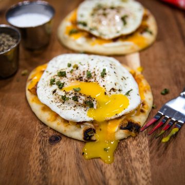 Naan Bread Breakfast Pizza with cream cheese, chives, bacon and cheese is totally delicious and an easy crowd favorite! It's ready in 10 minutes! #mustlovehomecooking