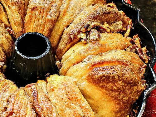 Cinnamon Walnut Monkey Bread is a maple sweet pan of pull-apart biscuits dripping with buttery caramel and toasty nuts. Deliciously easy to make and perfect for make-ahead and freezing! #mustlovehomecooking