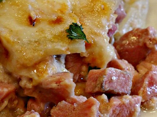 Chunks of ham and tender potatoes bathed in a rich cream sauce under a melted layer of cheese. #mustlovehomecooking