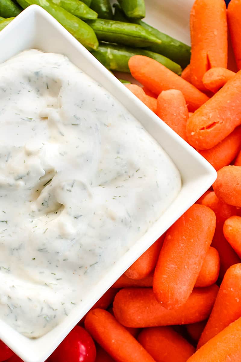 Easy Herb Dill Dip is a smooth, light dip made with only sour cream and seasonings. Perfect for veggies, crackers and chips. #mustlovehomecooking