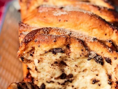 Chocolate Pumpkin Spice Pull Apart Bread is full of autumn flavors. Chocolate chips, pumpkin pie spice and frozen bread dough for an easy recipe that anyone can make.