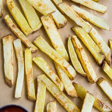 Air Fryer French Fries are a delicious way to enjoy hot and fresh fries at home. Fast and easy with little to no oil! #mustlovehomecooking