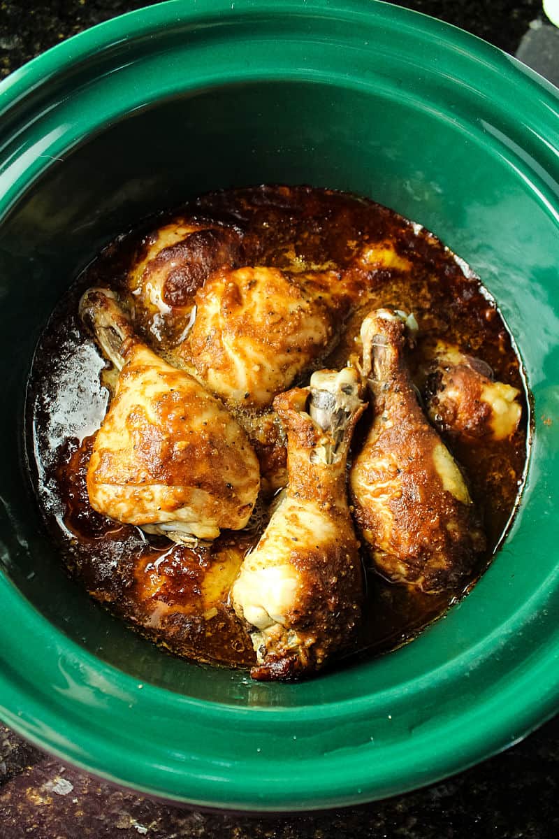 Slow Cooker Barbecue Chicken is made easy in the crock pot with moist chicken legs and an addictive savory sweet barbecue sauce. #mustlovehomecooking