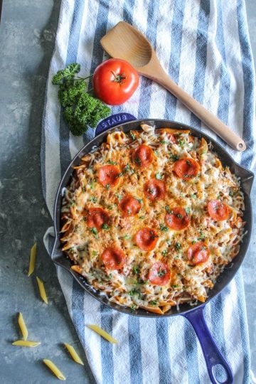 One Pan Chicken Pepperoni Pizza Pasta Spicy pepperoni, chunks of moist chicken, velvety pasta and oozing melted cheese makes this 30 minute recipe an easy favorite!