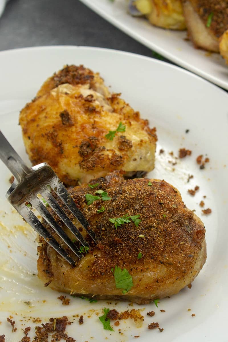 Crispy Oven Baked Chicken Thighs recipe is full of incredible flavor in every bite. With a combination of tender chicken, garlic, paprika and Italian seasoning.