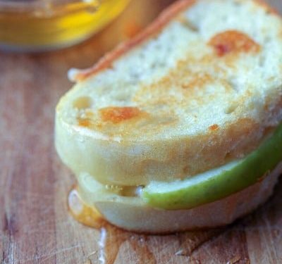 Pepper Cheese Apple Mini Grilled Cheese Sandwiches