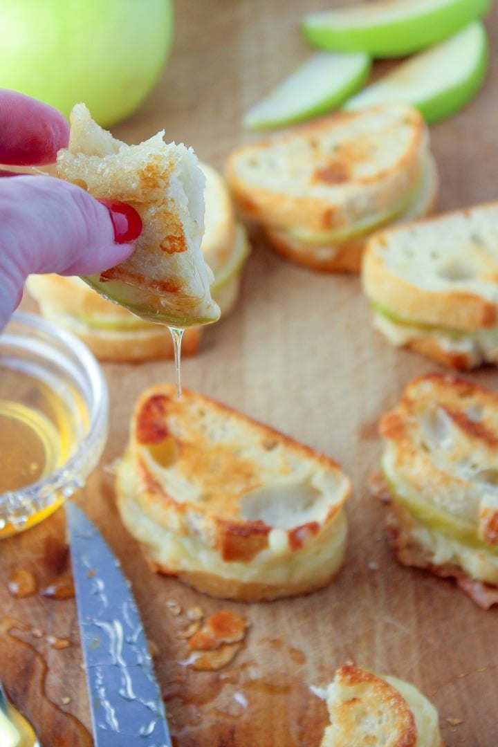 Pepper Cheese Apple Mini Grilled Cheese Sandwiches