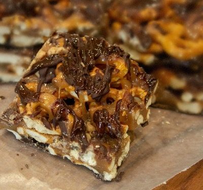These easy Salted Caramel Chocolate Pretzel Bars have only 6 ingredients and will quickly become your new favorite sweet and salty treat!  A deliciously simple No Bake recipe! #dessert #saltedcaramelrecipe #pretzelrecipe #pretzels