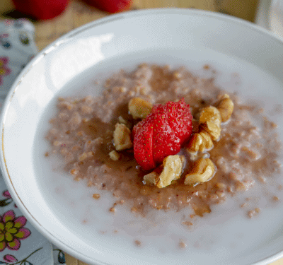 Easy Slow Cooker Strawberry Honey Oatmeal