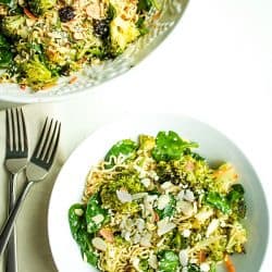 Cold Noodle Broccoli Spinach Salad is a tasty blend of ramen noodles, roasted fresh broccoli and spinach, tossed in a light vinaigrette. #mustlovehomecooking #broccolisalad