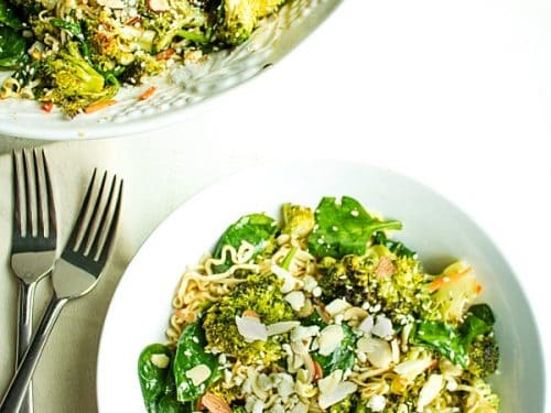 Cold Noodle Broccoli Spinach Salad is a tasty blend of ramen noodles, roasted fresh broccoli and spinach, tossed in a light vinaigrette. #mustlovehomecooking #broccolisalad