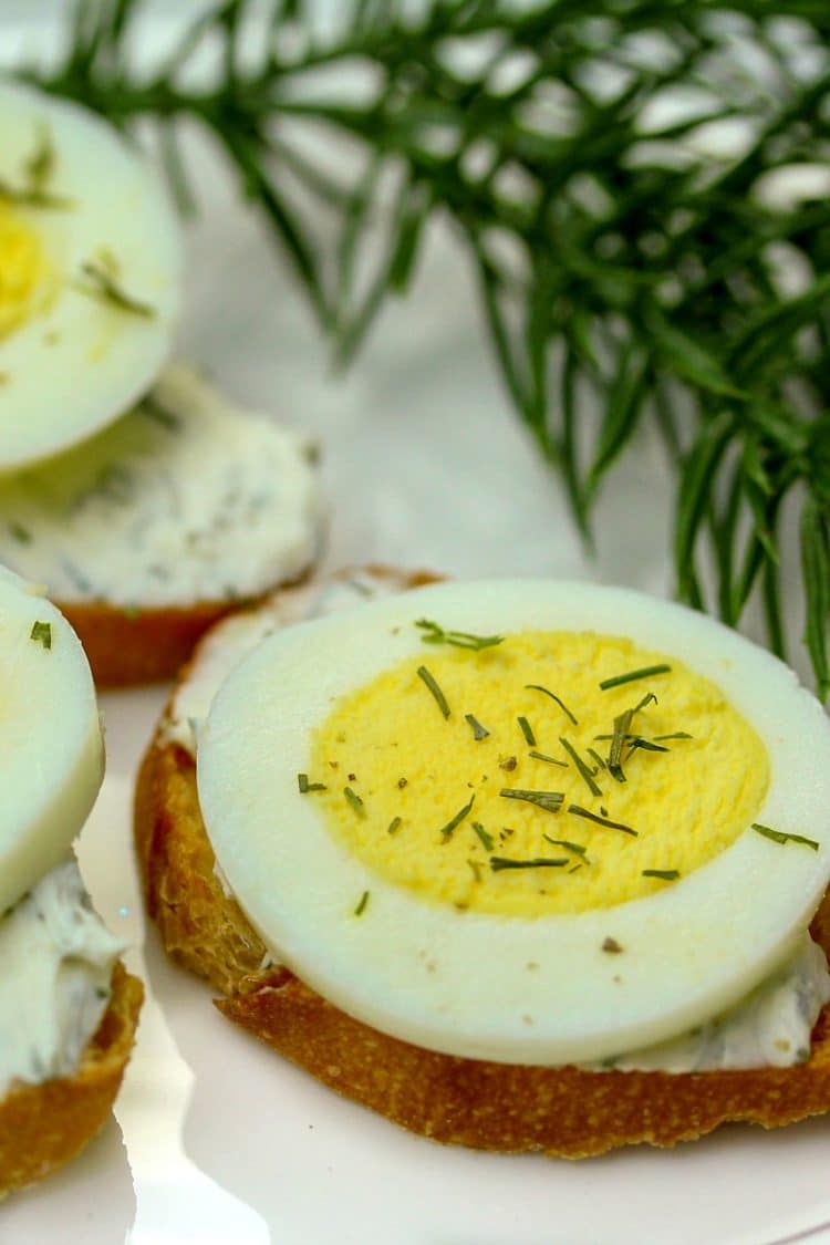 Easy Egg Dill Costini Appetizer is so simple you will feel like you are cheating! Only 4 ingredients and 15 minutes to make appetizers for a crowd! Great for holiday parties!