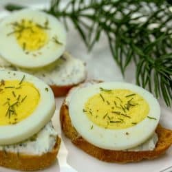 Easy Egg Dill Crostini Appetizer is so simple you will feel like you are cheating! Only 4 ingredients and 15 minutes to make appetizers for a crowd! Great for holiday parties!