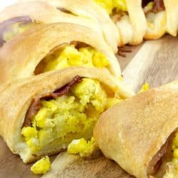 Cheesy Bacon Egg Breakfast Crescent Ring