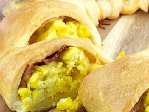 Cheesy Bacon Egg Breakfast Crescent Ring