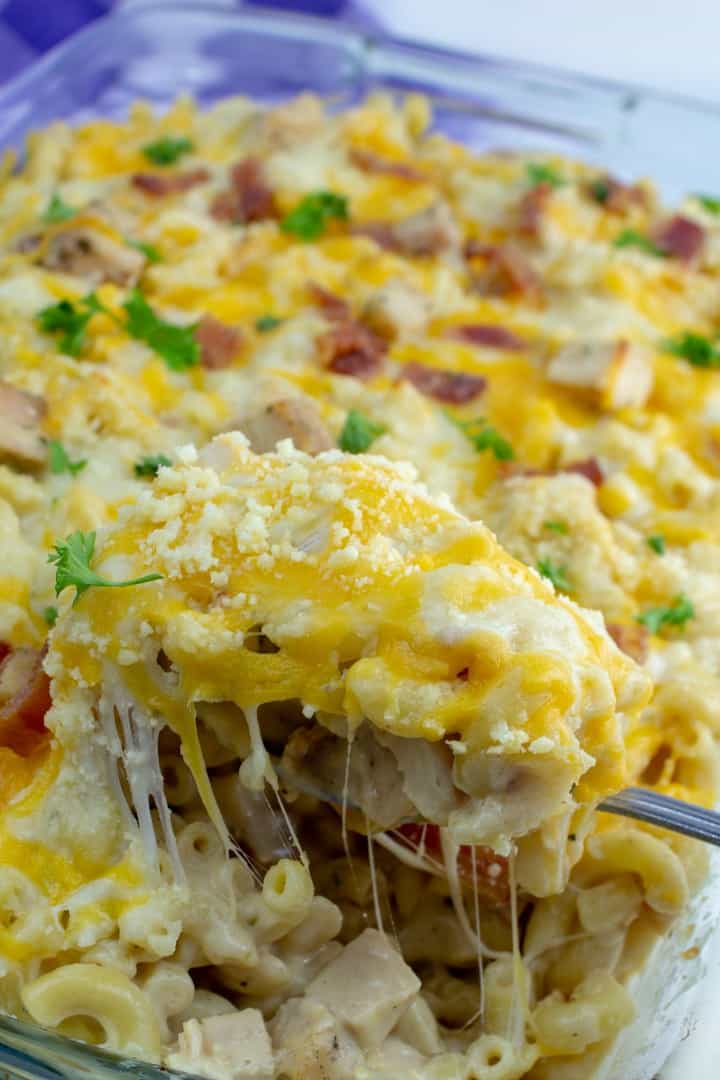 Baked Mac and Cheese gets a simple comfort food twist by adding chicken, crispy bacon and ranch seasoning!