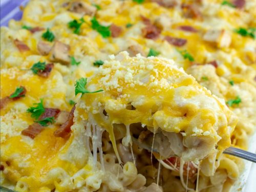 Baked Mac and Cheese gets a simple comfort food twist by adding chicken, crispy bacon and ranch seasoning!