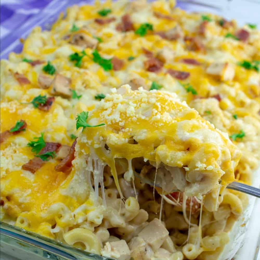 Baked Mac and Cheese gets a simple comfort food twist by adding chicken, crispy bacon and ranch seasoning!