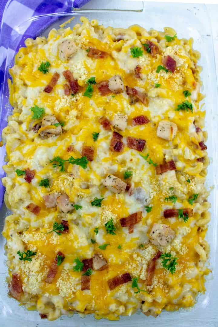 Baked Mac and Cheese gets a simple comfort food twist by adding chicken, crispy bacon and ranch seasoning!
