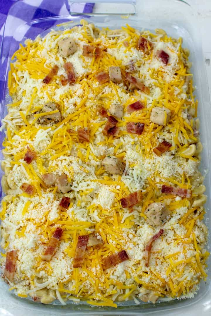 Baked Mac and Cheese gets a simple comfort food twist by adding chicken, crispy bacon and ranch seasoning!