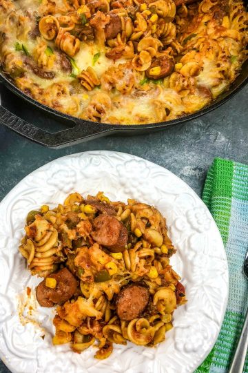 Smoked Sausage Italian Pasta Skillet, with corn, green bell peppers and tasty red sauce that's an easy, 30 minute family dinner.