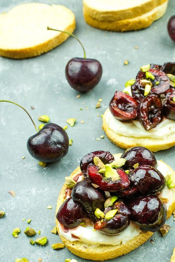 Cherry Pistachio Ricotta Crostini - Crisp toasts, cherries, sweetened ricotta and pitachios are layered to make these fabulous elegant party appetizers! 