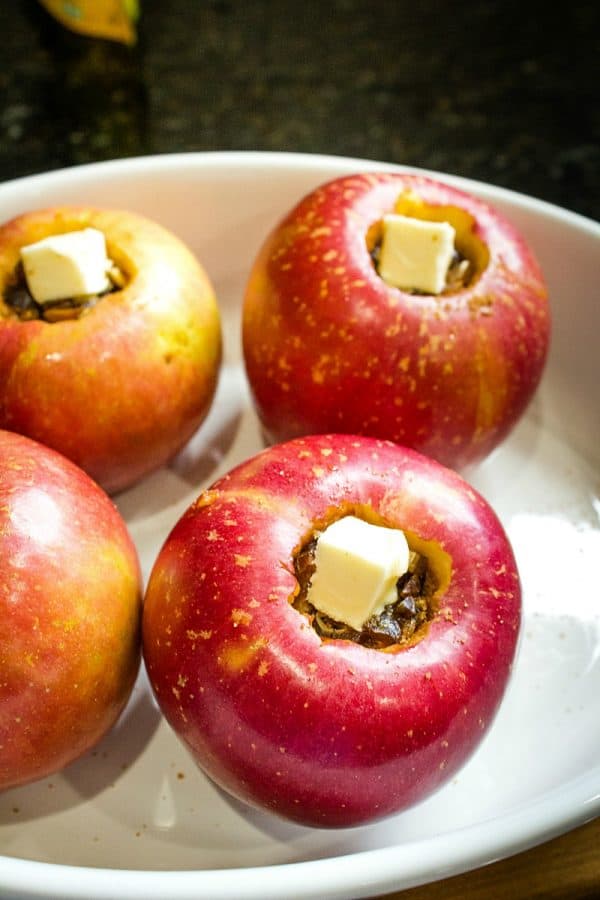 Amazing Baked Apples with Dates. Tender and so delicious made with 7 easy ingredients! #baked apples #glutenfree #fall #plantbased #mustlovehomecooking