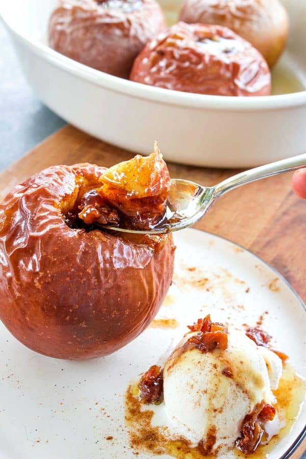 Amazing Baked Apples with Dates. Tender and so delicious made with 7 easy ingredients! #baked apples #glutenfree #fall #plantbased #mustlovehomecooking