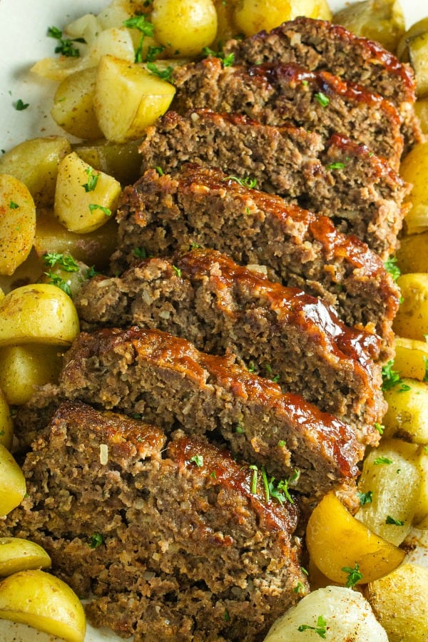 Homestyle Meatloaf is pretty much total comfort food - right from your freezer. It's deliciously easy to mix and tastes just like Grandma used to make. #mustlovehomecooking