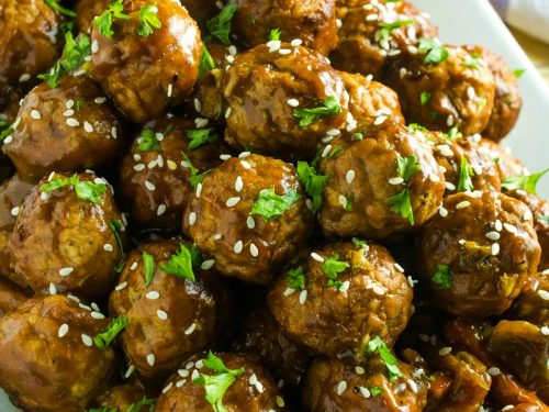 Slow Cooker Asian Barbecue Meatballs with frozen meatballs, vegetables, teriyaki sauce, barbecue sauce and srirachi are just what you need to make these sweet and spicy meatballs.