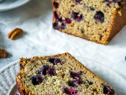 Blueberry Pecan Banana Bread - super moist and tender bread with brown sugar and yogurt flavor makes this blueberry and pecan stuffed bread the best ever.