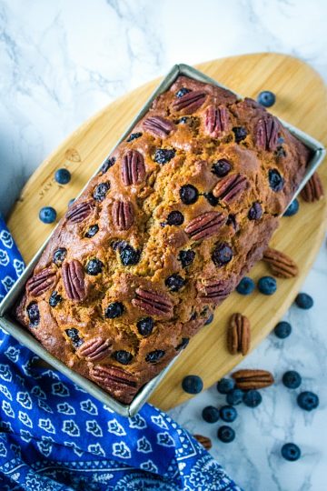 Blueberry Pecan Banana Bread - super moist and tender bread with brown sugar and yogurt flavor makes this blueberry and pecan stuffed bread the best ever.