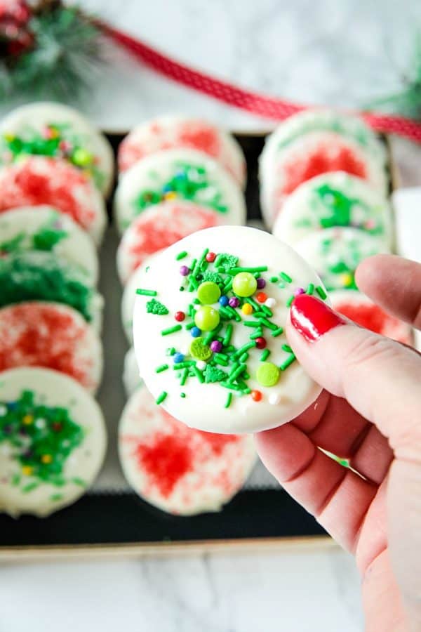 White Chocolate Gingerbread Crisps - thin gingerbread wafers, flavored with brown sugar, molasses and spices, covered with white chocolate and decorated with festive sprinkles. Merry and bright for the holidays!