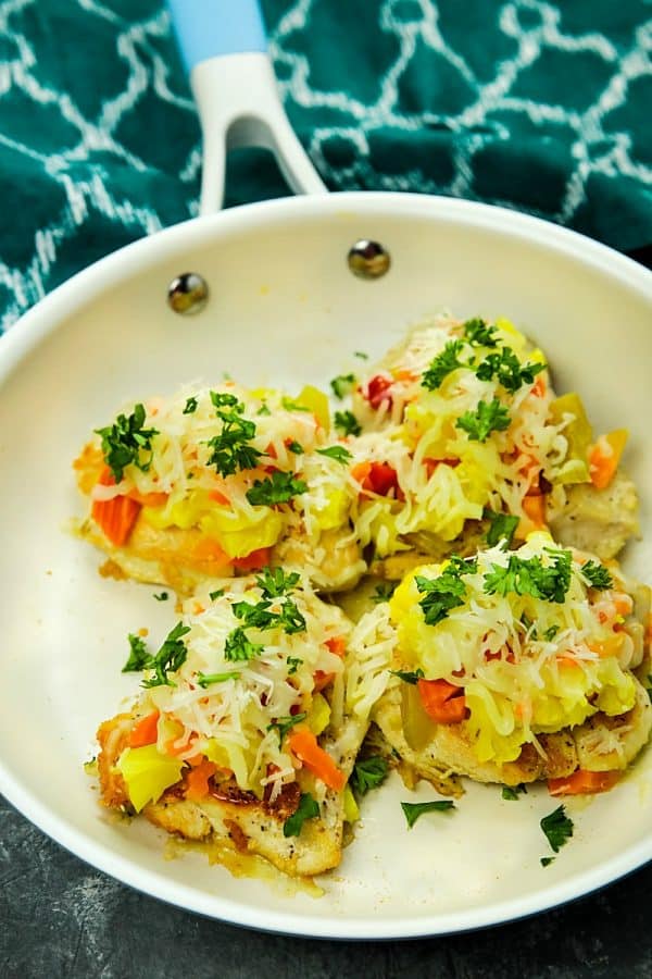 Easy Italian Chicken Giardiniera is a delicious, full of flavor recipe made with only 5 ingredients. It's 30 minute supper cooking at it's tastiest! #mustlovehomecooking