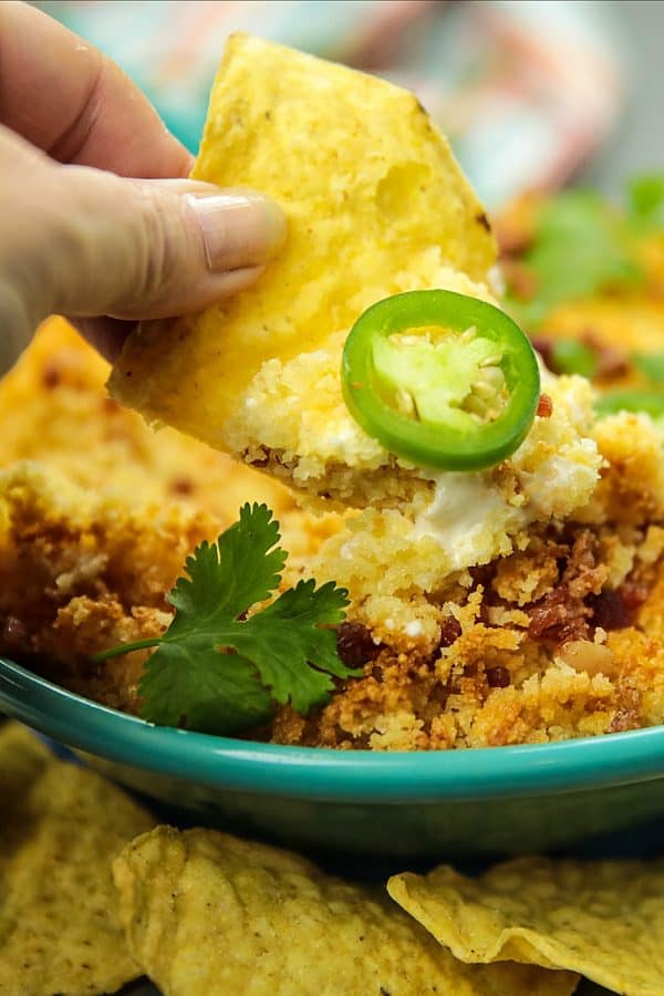 Jalapeno popper dip recipe is fresh, creamy, cheesy and completely addictive! Made with cream cheese, cheddar cheese and fresh jalapenos, then topped with toasted parmesan breadcrumbs. #mustlovehomecooking