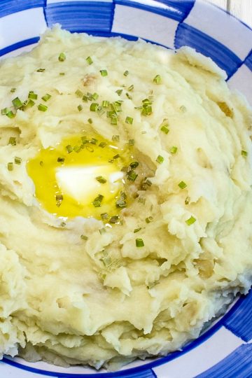 Make perfectly creamy and delicious mashed potatoes in the slow cooker with this simple recipe! Just a few easy ingredients, and your crock pot will do the rest.