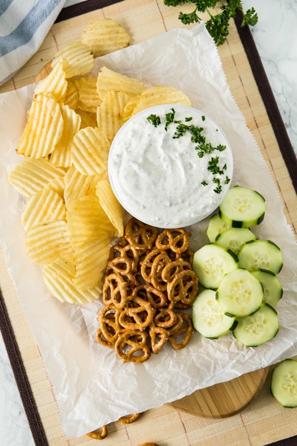 Seriously Good Sour Cream Chip Dip - simple and tasty, it's prepped in only minutes. #mustlovehomecooking #diprecipes #partyrecipes