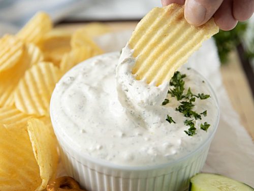 Seriously Good Sour Cream Chip Dip - simple and tasty, it's prepped in only minutes. #mustlovehomecooking #diprecipes #partyrecipes