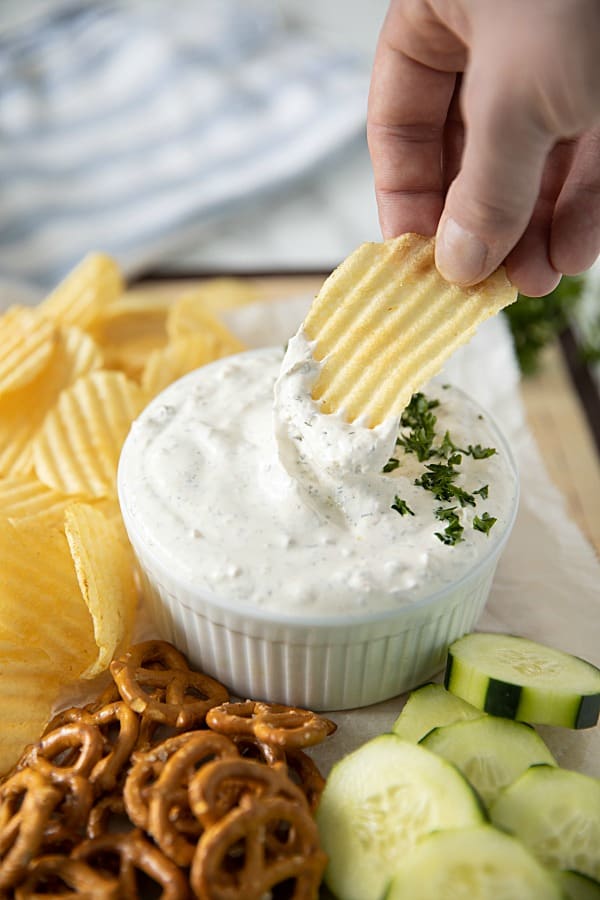 Seriously Good Sour Cream Chip Dip - simple and tasty, it's prepped in only minutes. #mustlovehomecooking #diprecipes #partyrecipes