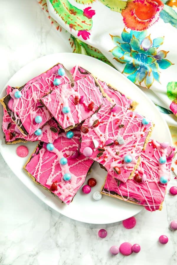 Sweetheart Graham Candy Bark made with layers of crispy graham crackers, chocolate, and candy pieces. It's the perfect sweet for your sweetheart. #mustlovehomecooking