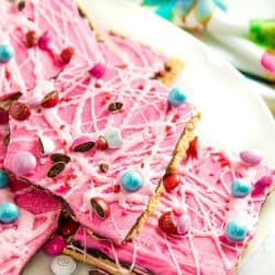Sweetheart Graham Chocolate Candy Bark is a fun to make Valentine dessert or snack made with layers of crispy graham crackers, chocolate, and candy pieces. It's the perfect sweet for your sweetheart. #mustlovehomecooking