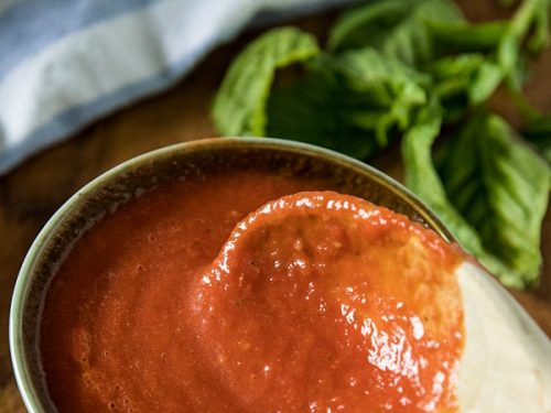 Easy pizza sauce with San Marzano tomatoes, olive oil and seasonings is ready to go in under 5 minutes.#mustlovehomecooking #pizzasaucerecipe